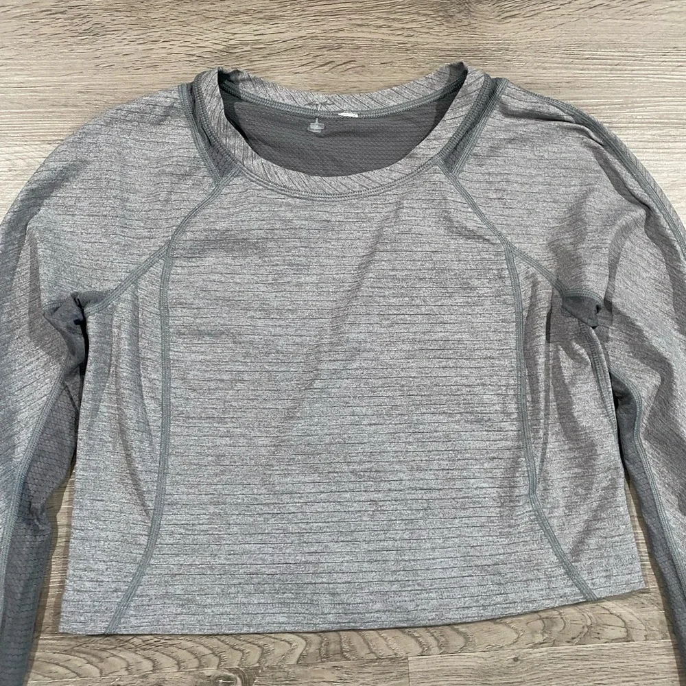 Lululemon Athletic Gray‎ Long Sleeve Women's Top Cropped